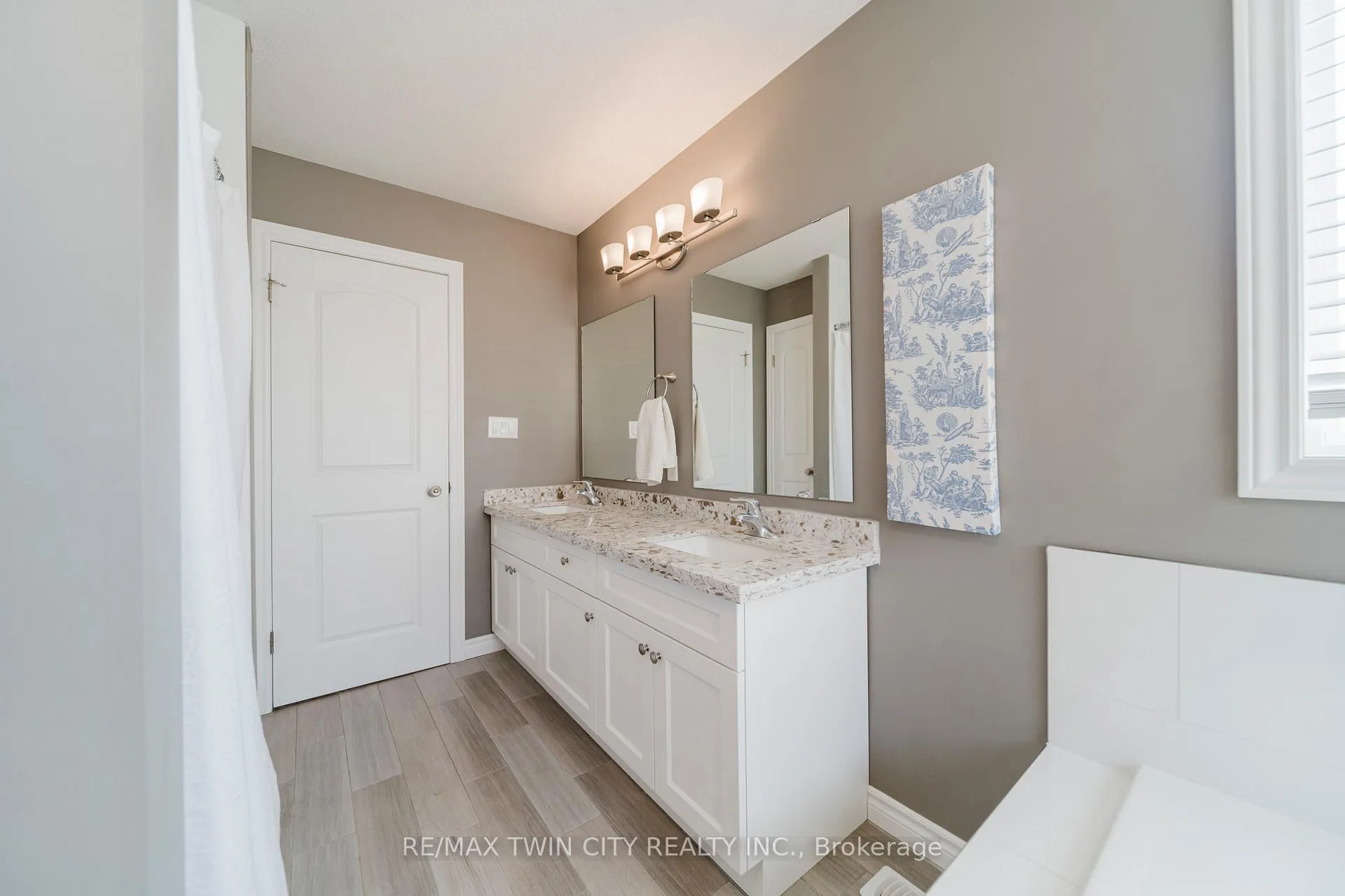 Photo 38 of 209 Ladyslipper Drive, Waterloo — HOMEH