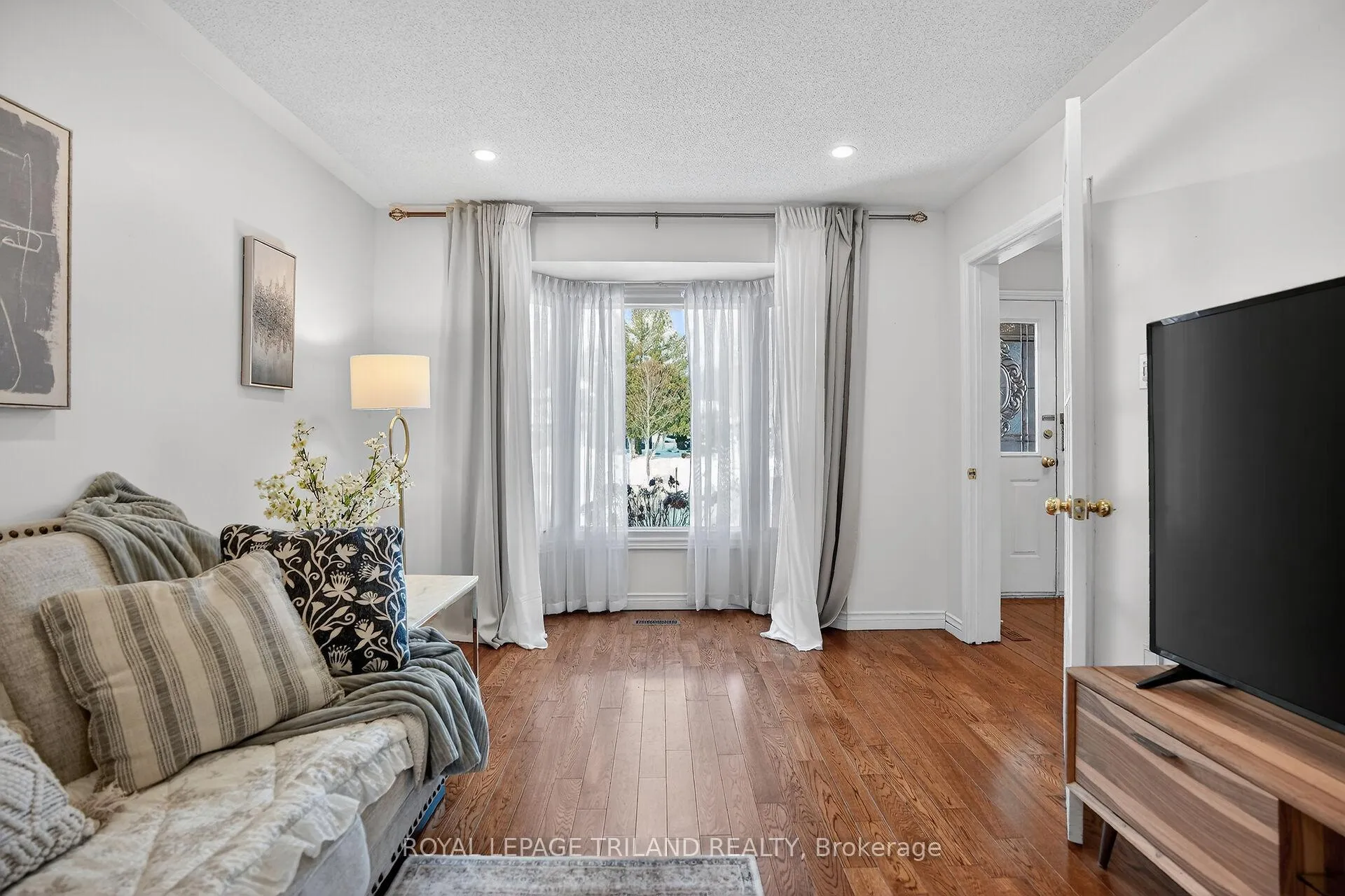 Photo 5 of 71 Chalfont Road, London, North O — HOMEH
