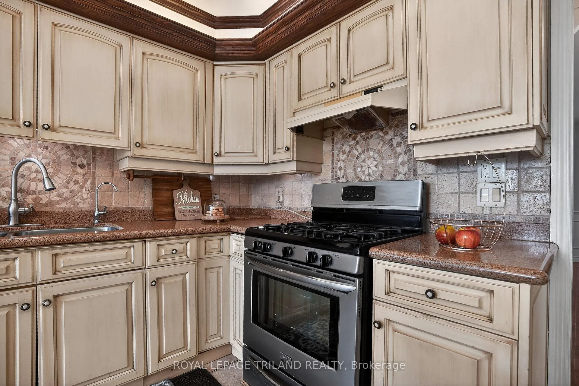Photo 11 of 71 Chalfont Road, London, North O — HOMEH