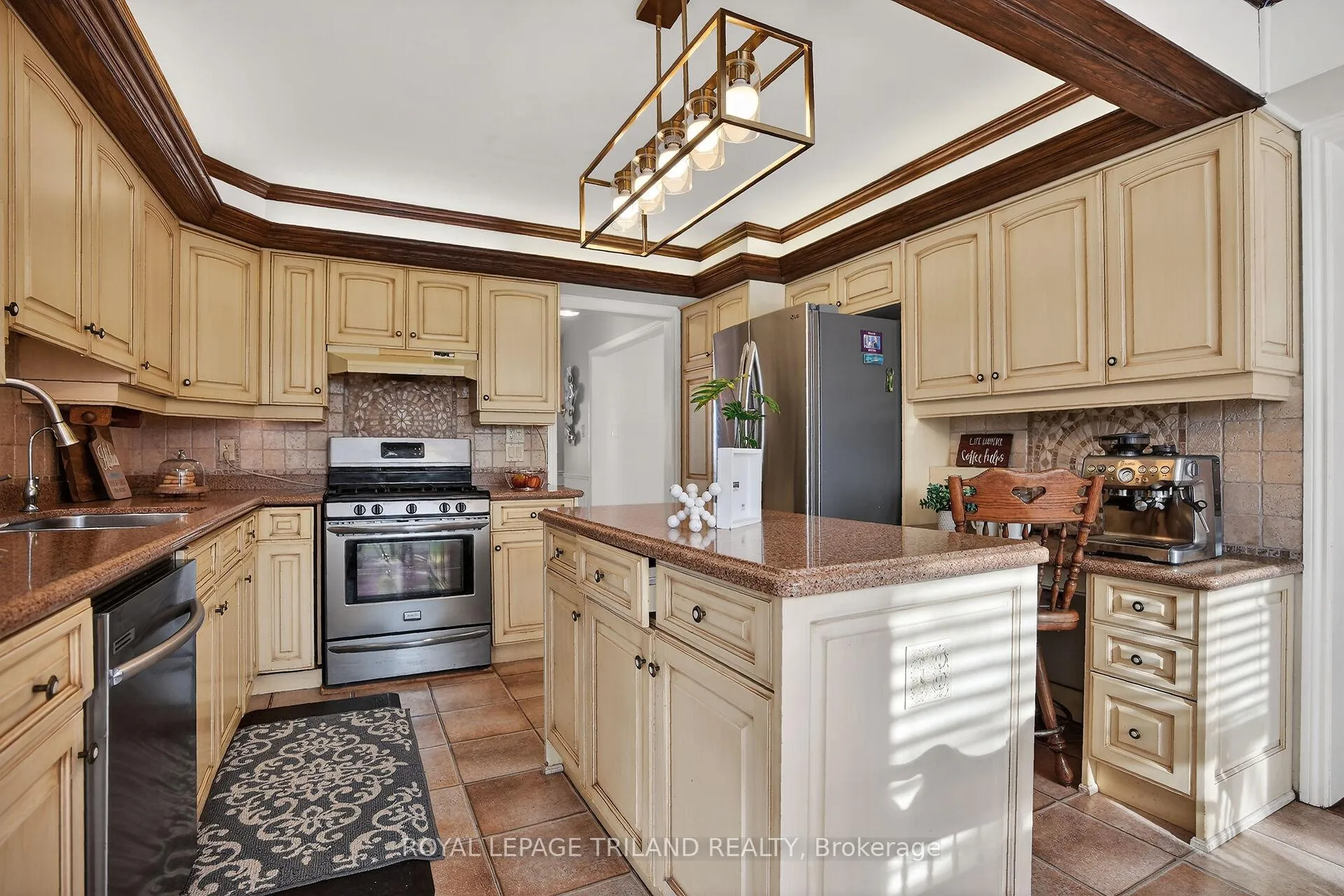 Photo 13 of 71 Chalfont Road, London, North O — HOMEH