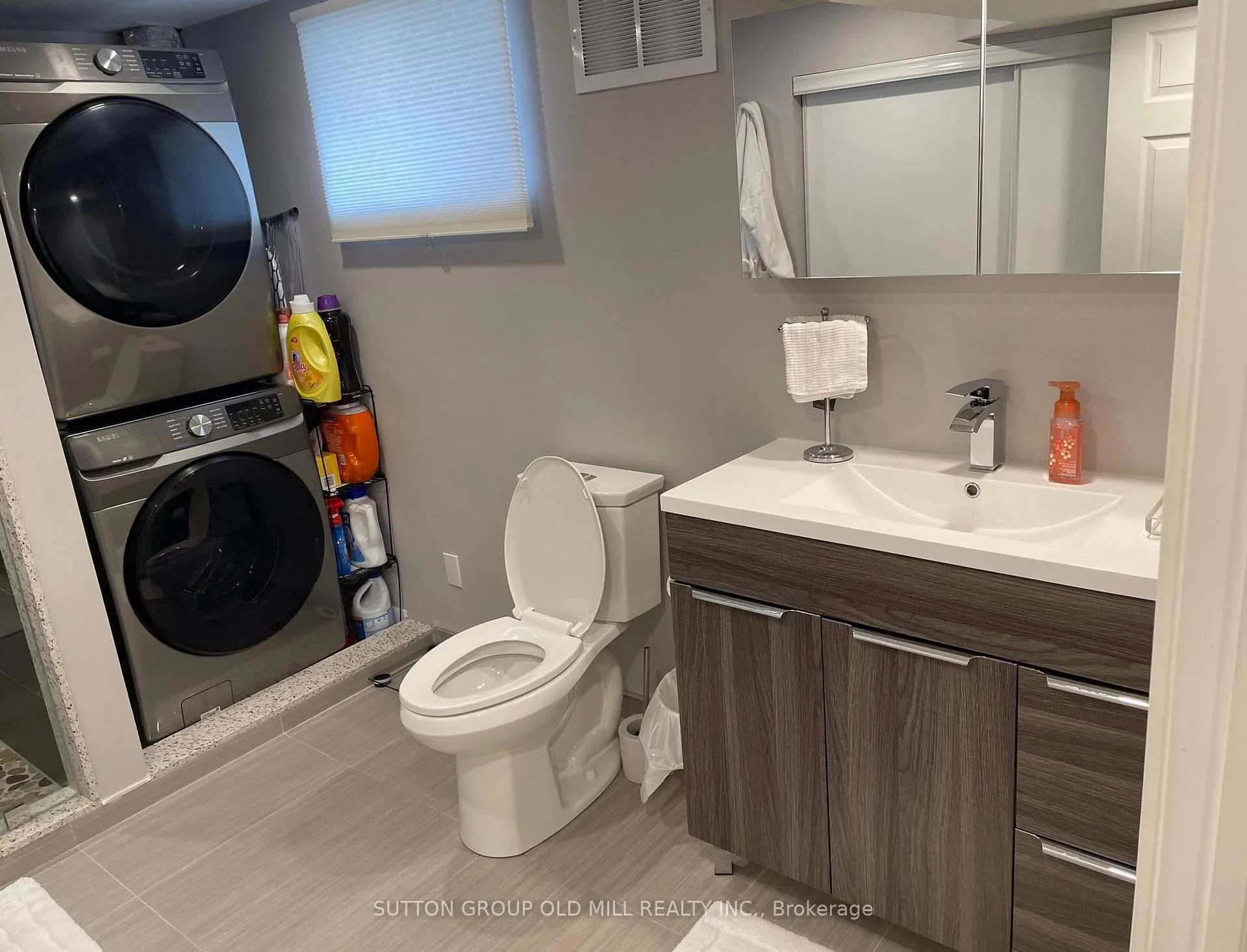 Photo 9 of Unit Lower, 79 Barrhead Crescent, Etobicoke, Rexdale-Kipling — HOMEH
