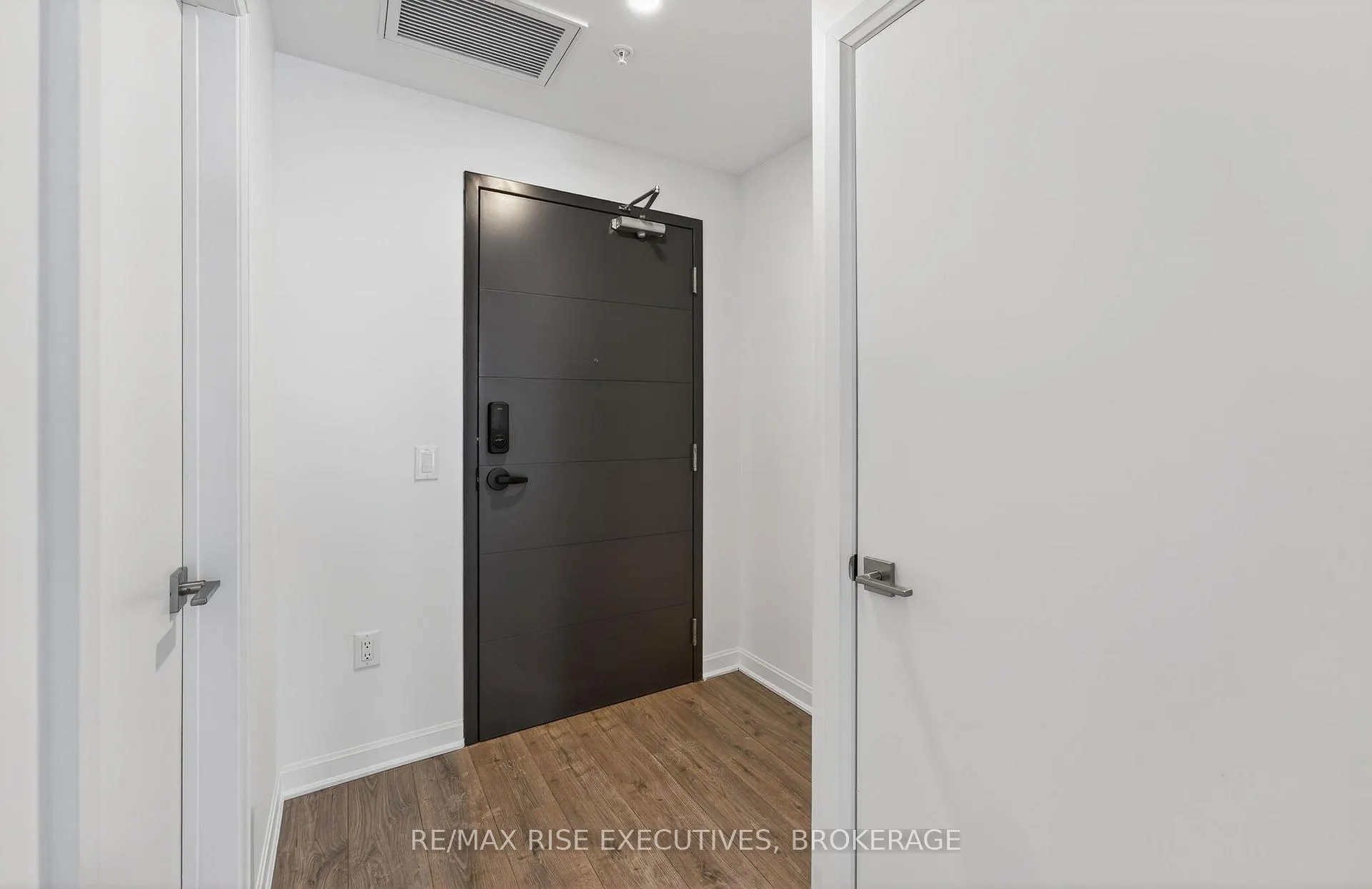 Photo 6 of Unit 813, 223 Princess Street, Kingston, East of Sir John A. Blvd — HOMEH