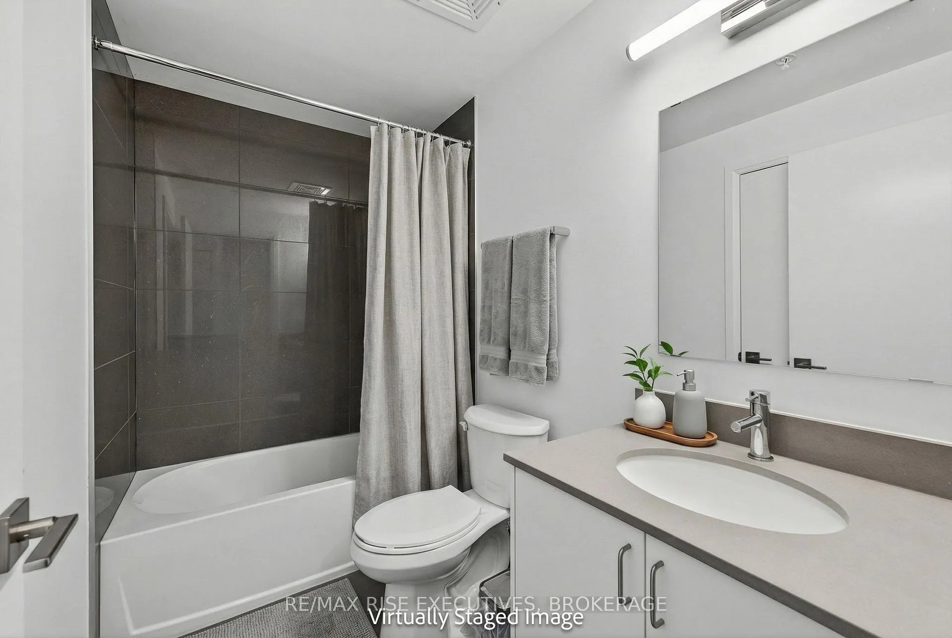 Photo 8 of Unit 813, 223 Princess Street, Kingston, East of Sir John A. Blvd — HOMEH