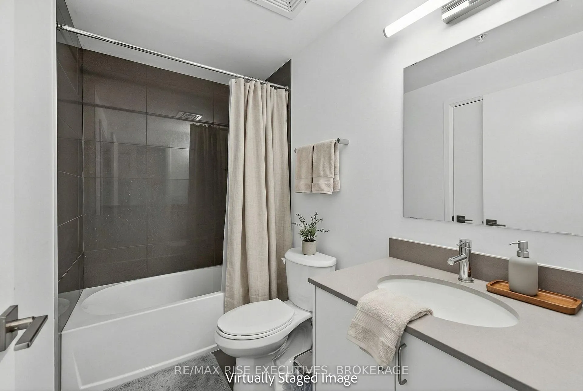 Photo 9 of Unit 813, 223 Princess Street, Kingston, East of Sir John A. Blvd — HOMEH