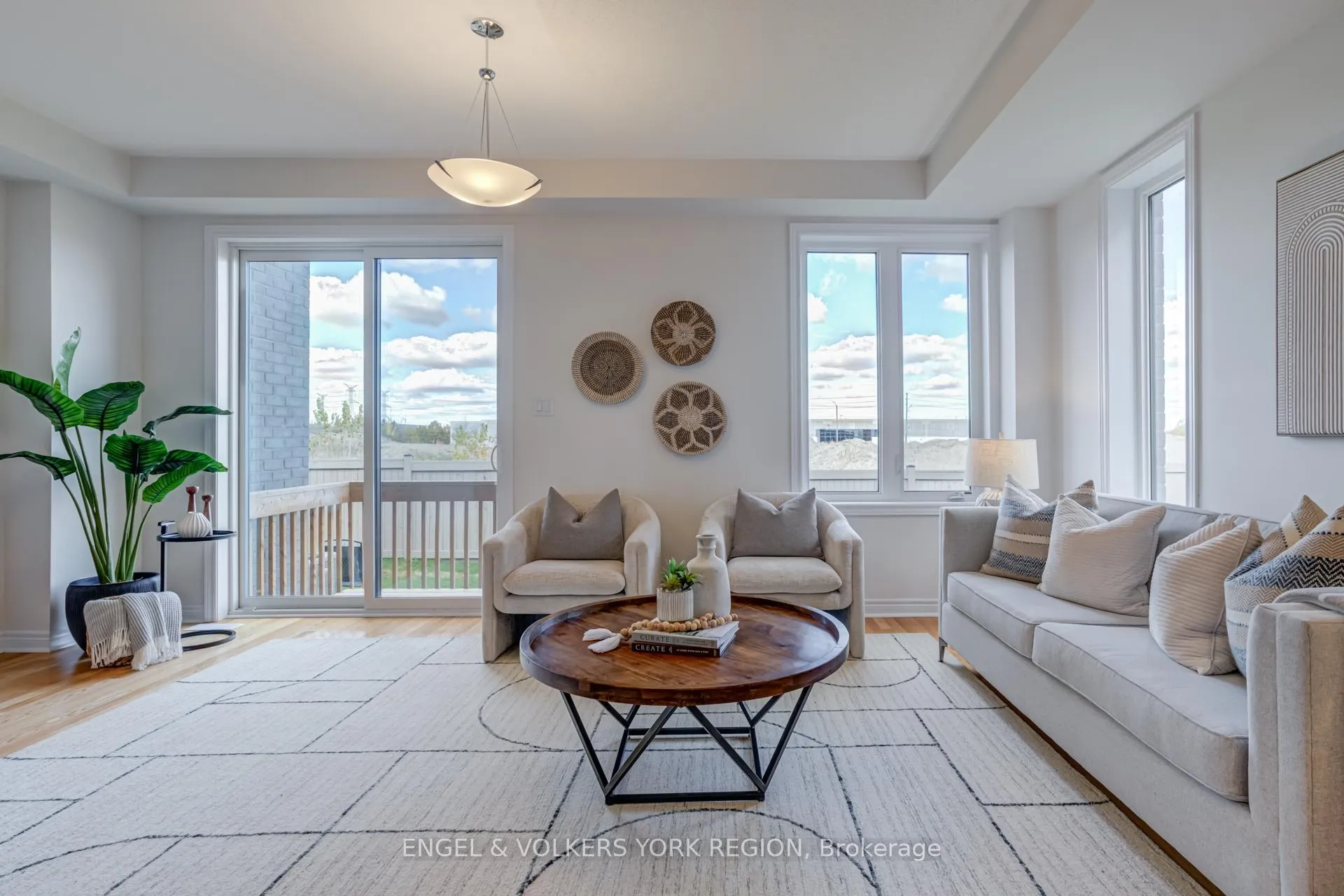 Photo 1 of 156 Mumbai Drive, Markham, Middlefield — HOMEH