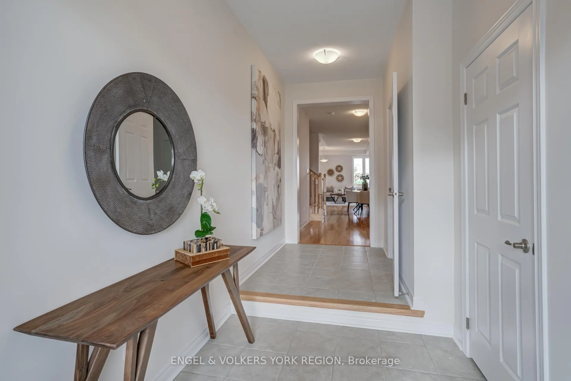 Photo 3 of 156 Mumbai Drive, Markham, Middlefield — HOMEH