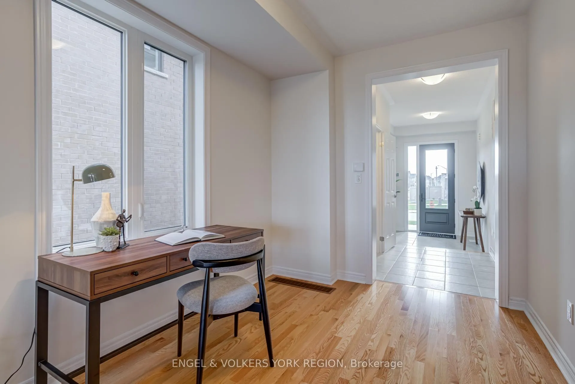 Photo 6 of 156 Mumbai Drive, Markham, Middlefield — HOMEH