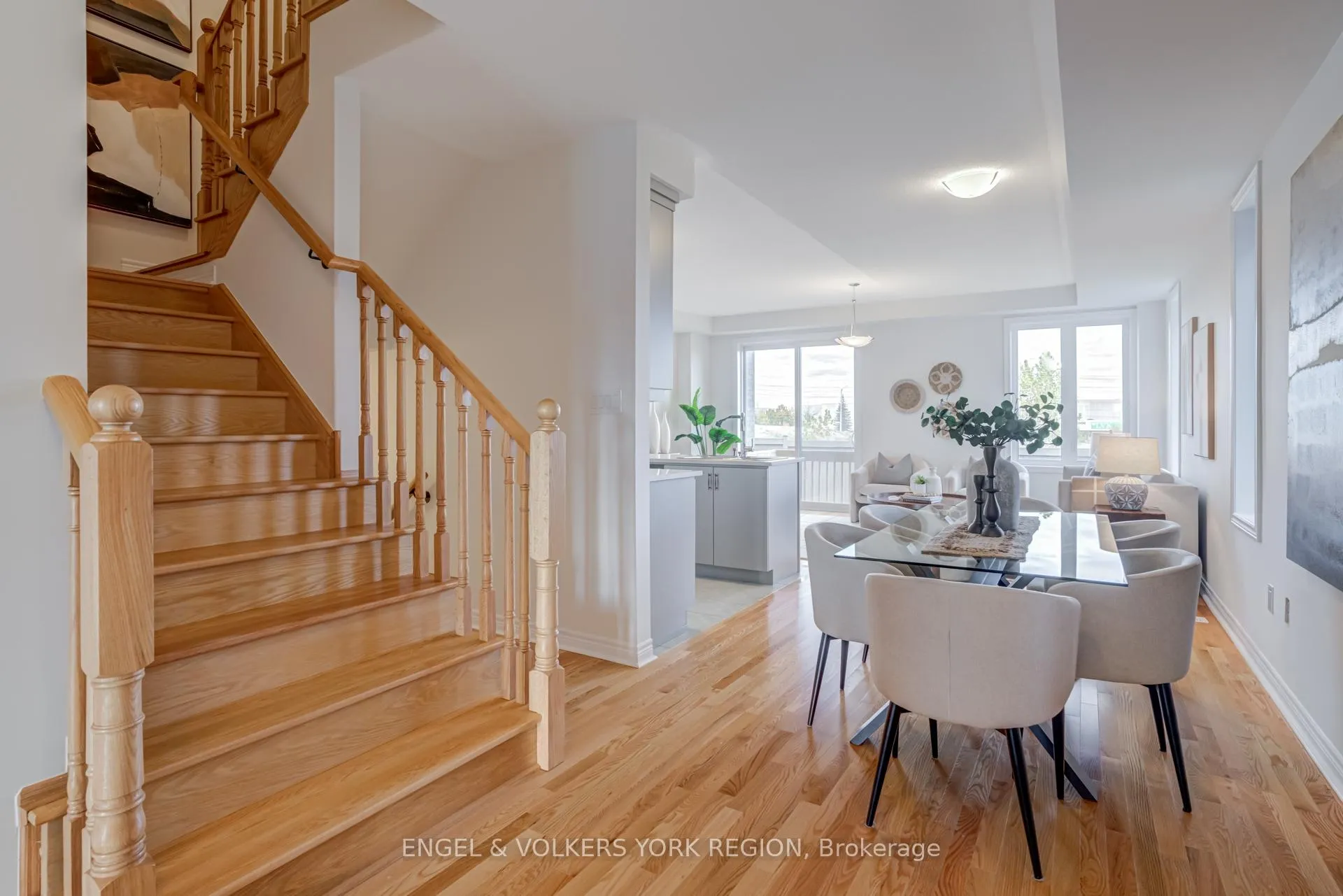 Photo 7 of 156 Mumbai Drive, Markham, Middlefield — HOMEH