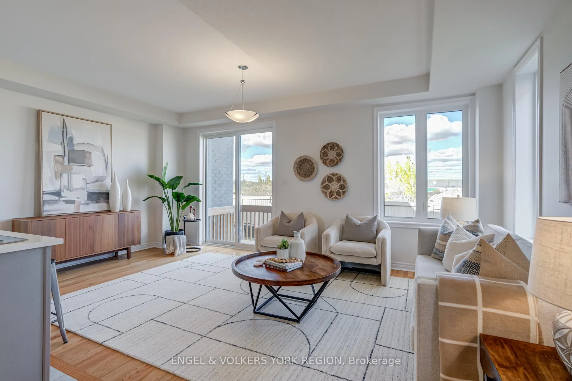 Photo 13 of 156 Mumbai Drive, Markham, Middlefield — HOMEH