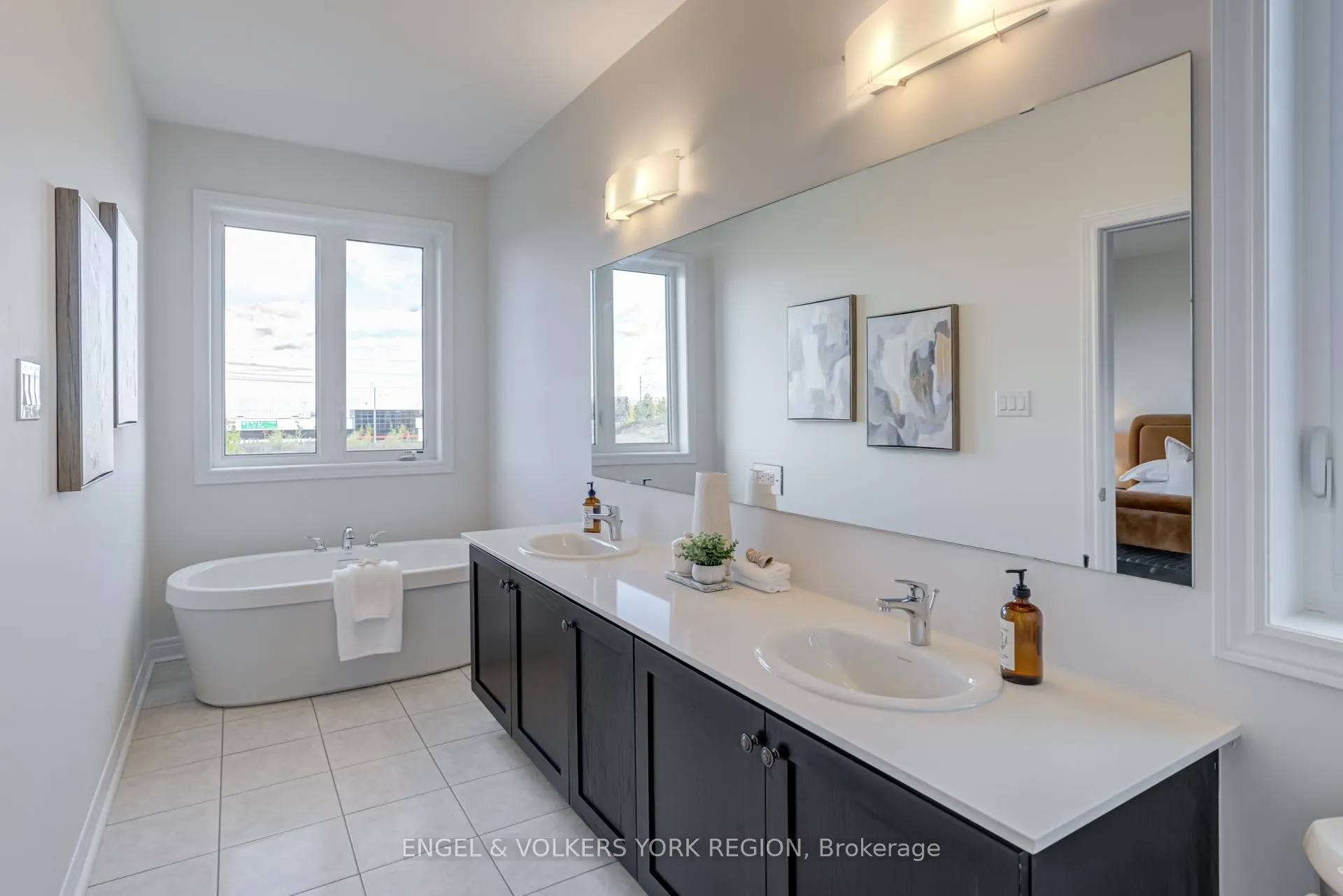 Photo 25 of 156 Mumbai Drive, Markham, Middlefield — HOMEH