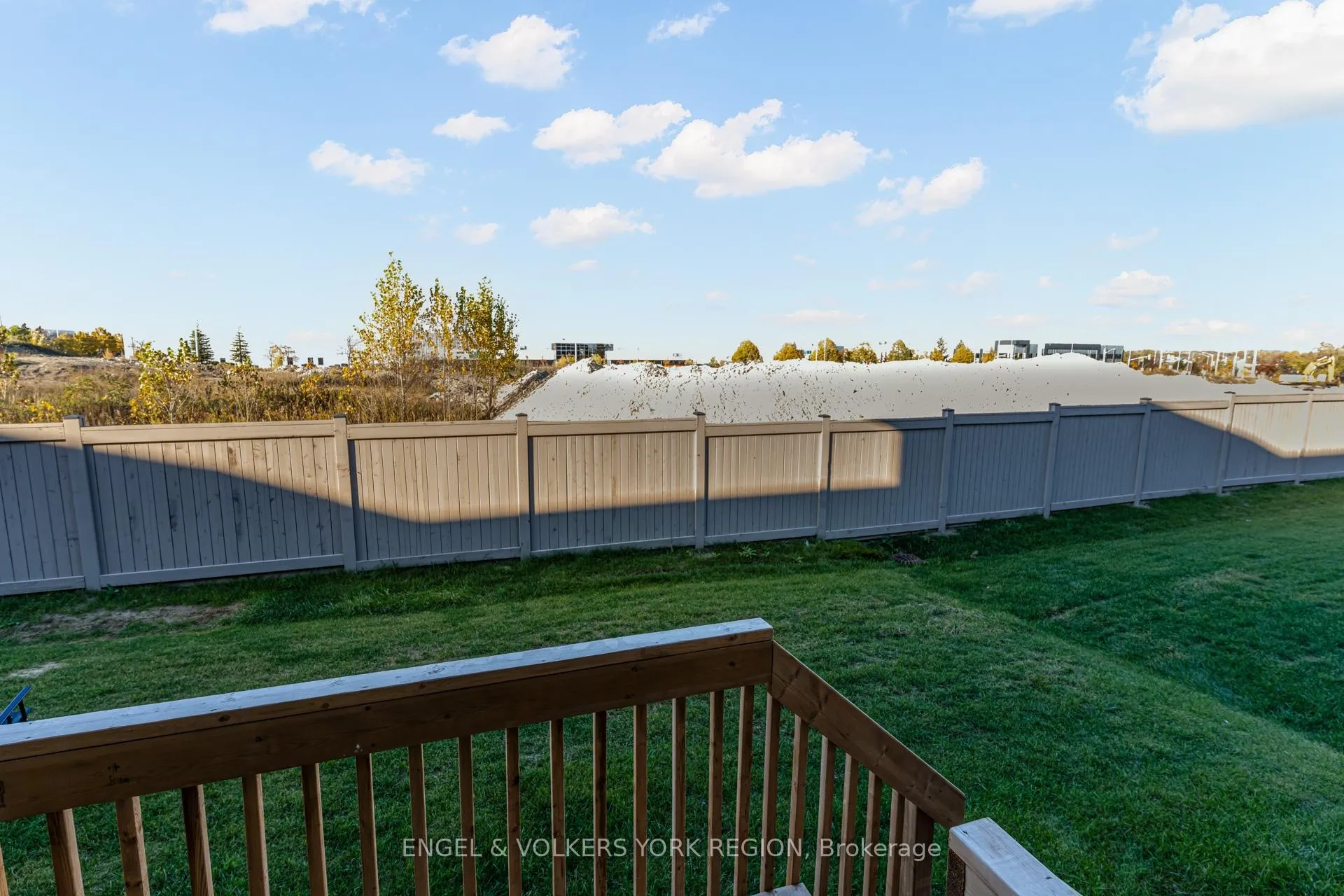 Photo 32 of 156 Mumbai Drive, Markham, Middlefield — HOMEH