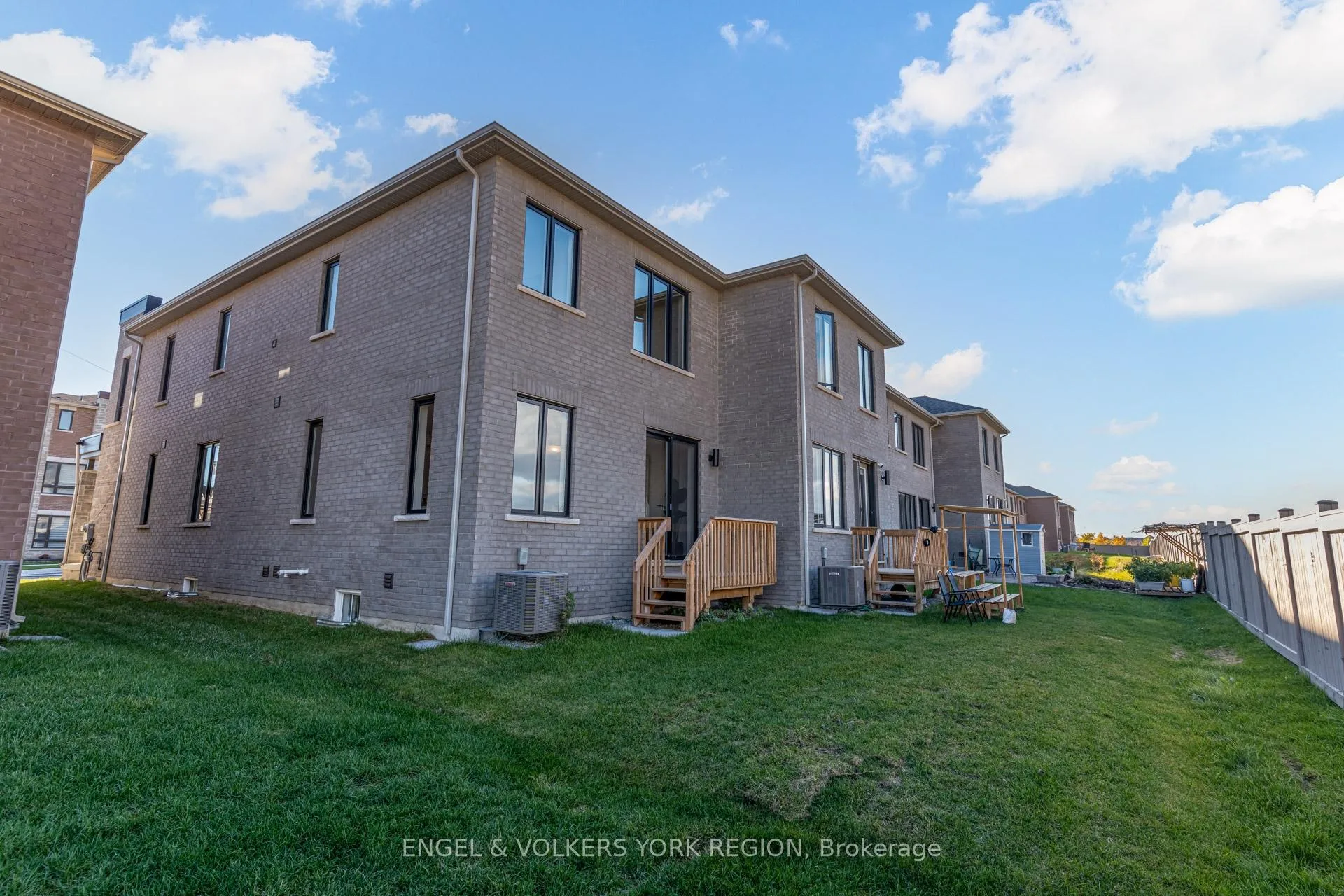 Photo 33 of 156 Mumbai Drive, Markham, Middlefield — HOMEH