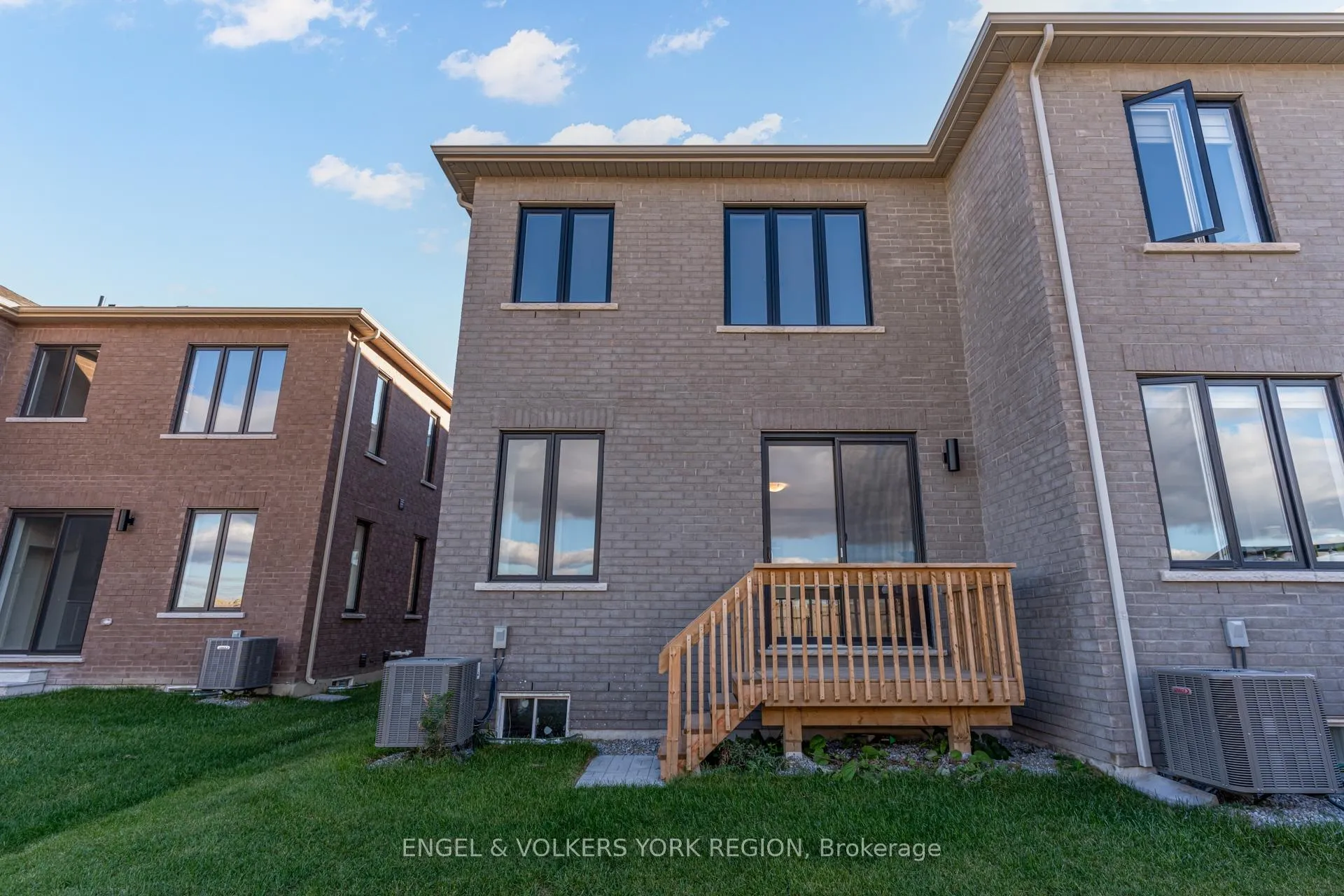Photo 34 of 156 Mumbai Drive, Markham, Middlefield — HOMEH