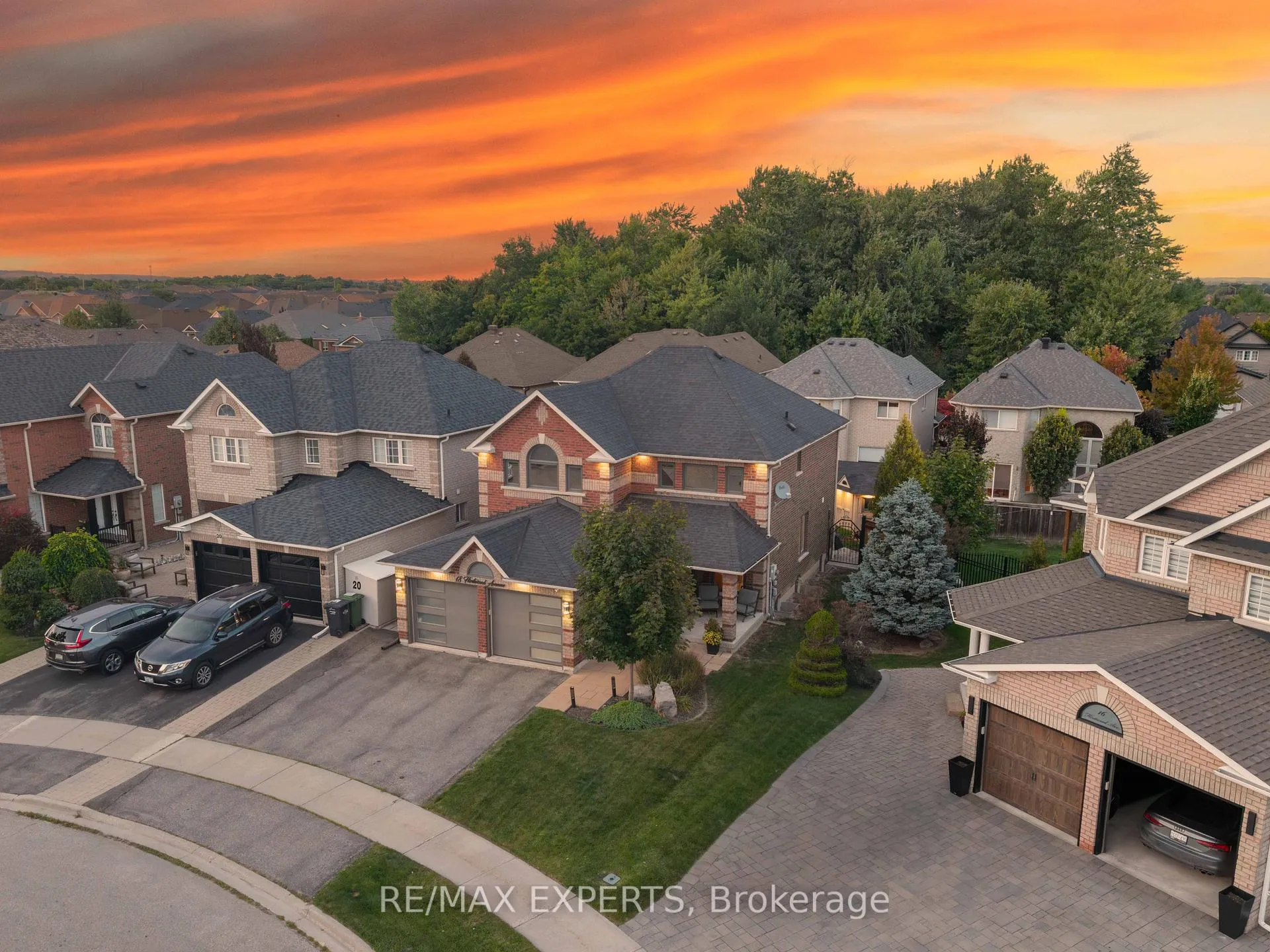 Photo 3 of 18 Flintwood Avenue, Caledon, Bolton West — HOMEH