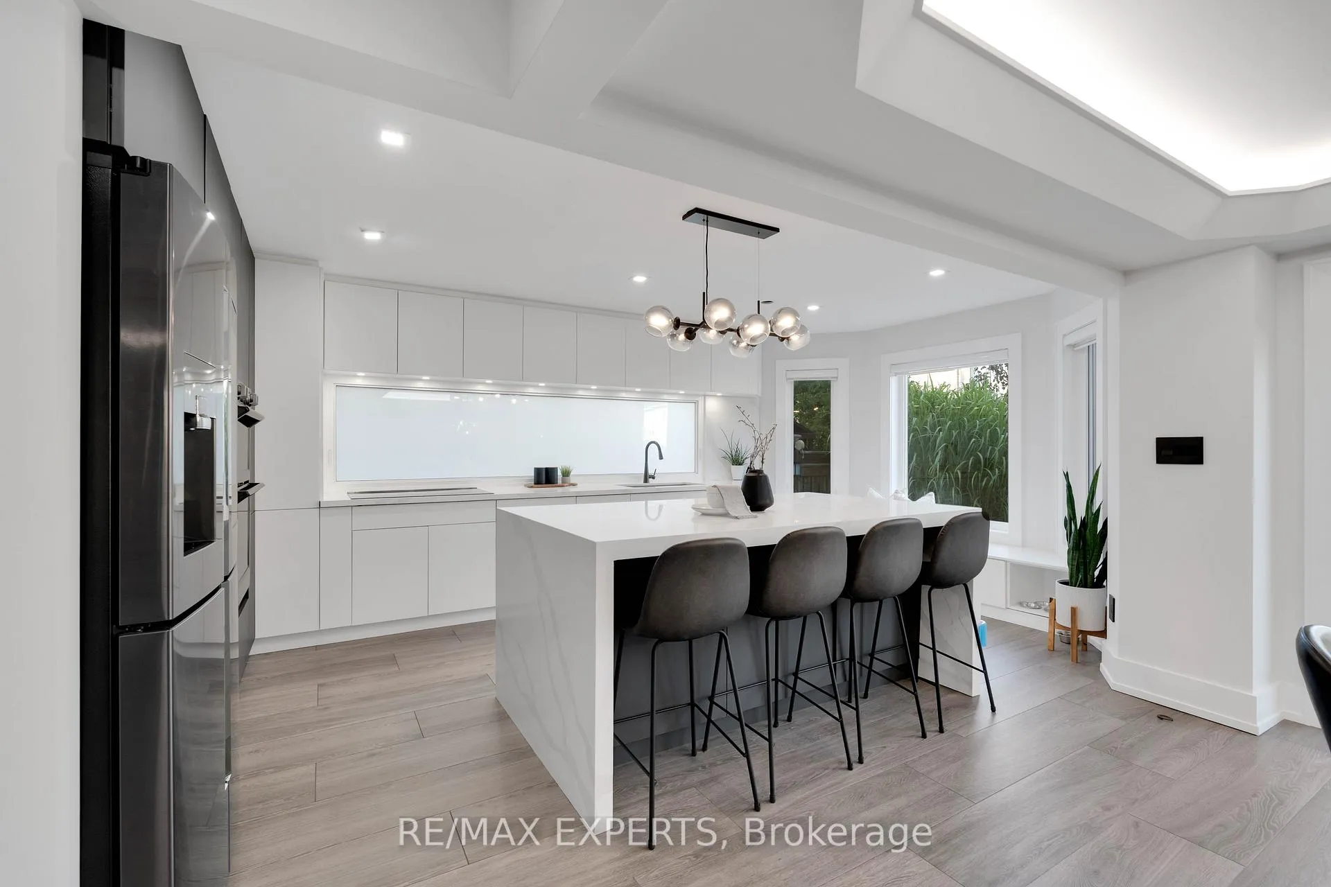 Photo 12 of 18 Flintwood Avenue, Caledon, Bolton West — HOMEH