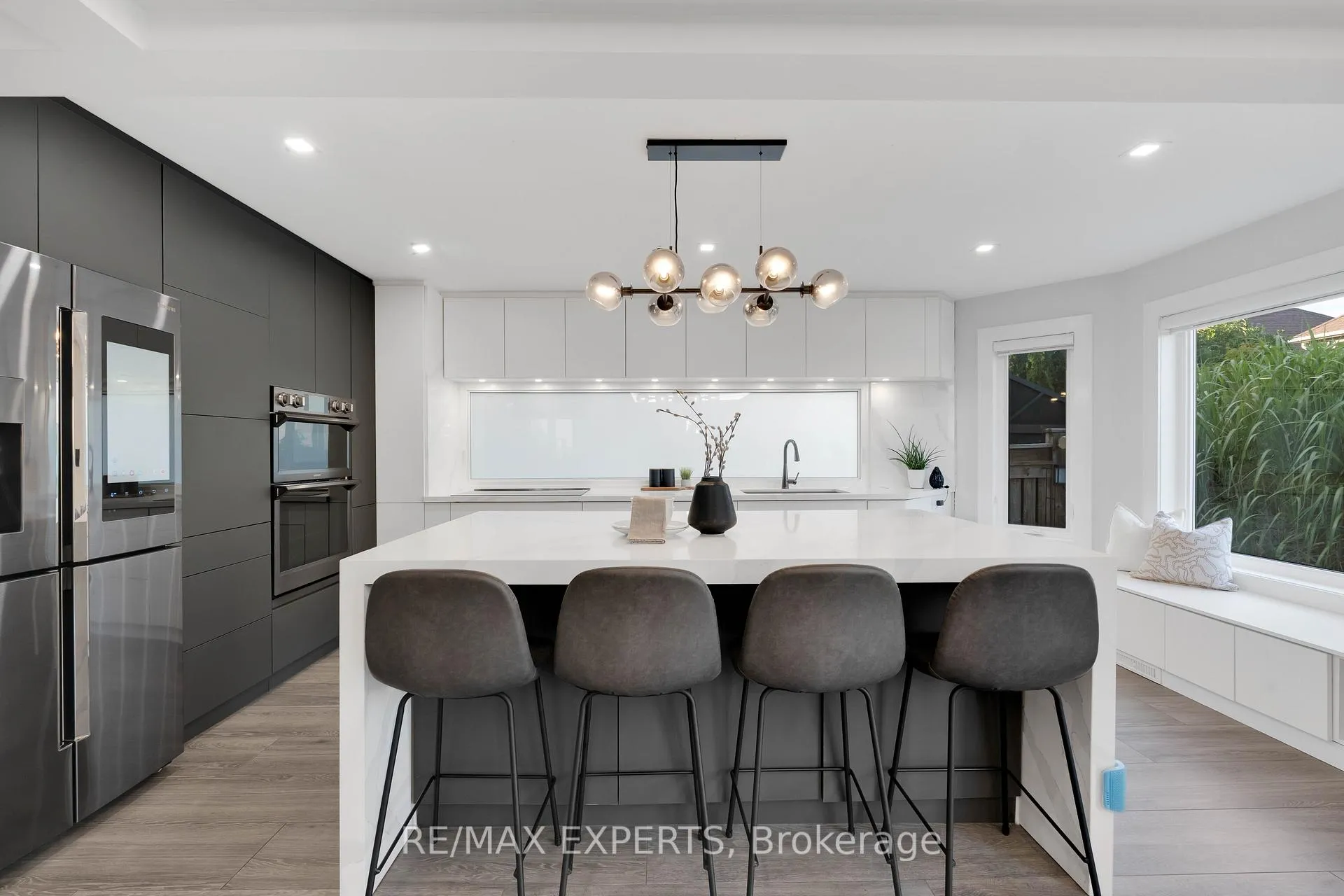 Photo 13 of 18 Flintwood Avenue, Caledon, Bolton West — HOMEH