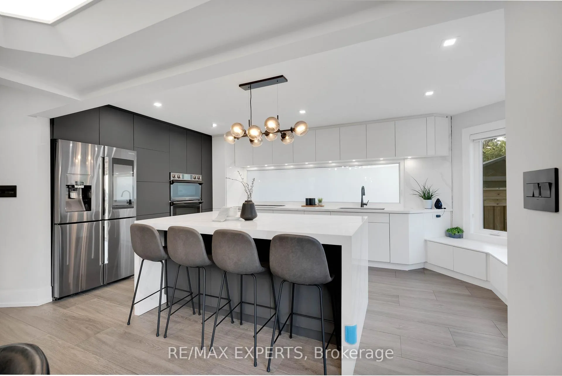 Photo 14 of 18 Flintwood Avenue, Caledon, Bolton West — HOMEH