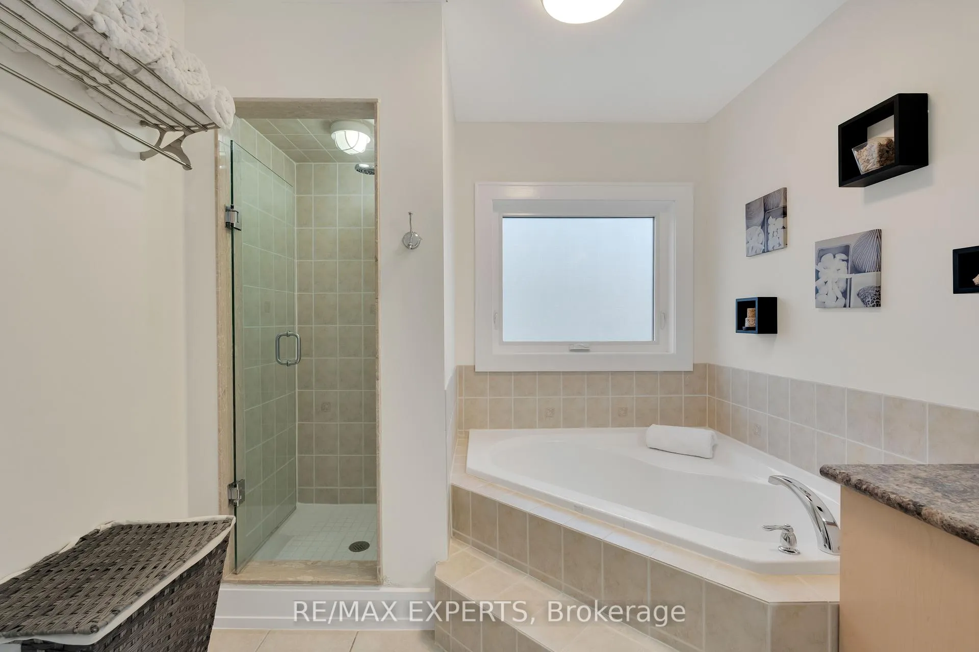 Photo 33 of 18 Flintwood Avenue, Caledon, Bolton West — HOMEH