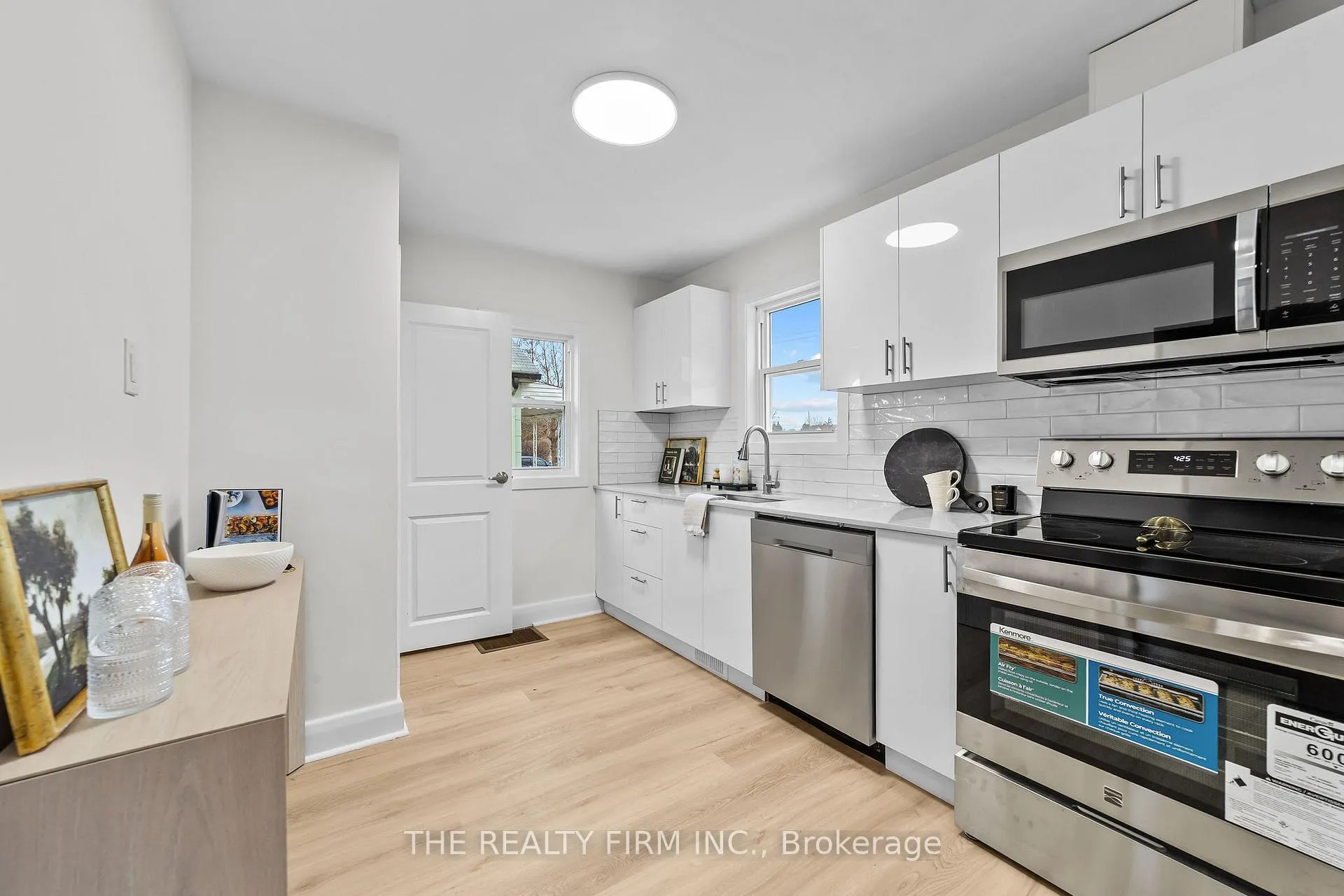 Photo 10 of 271 Herkimer Street, London, South H — HOMEH