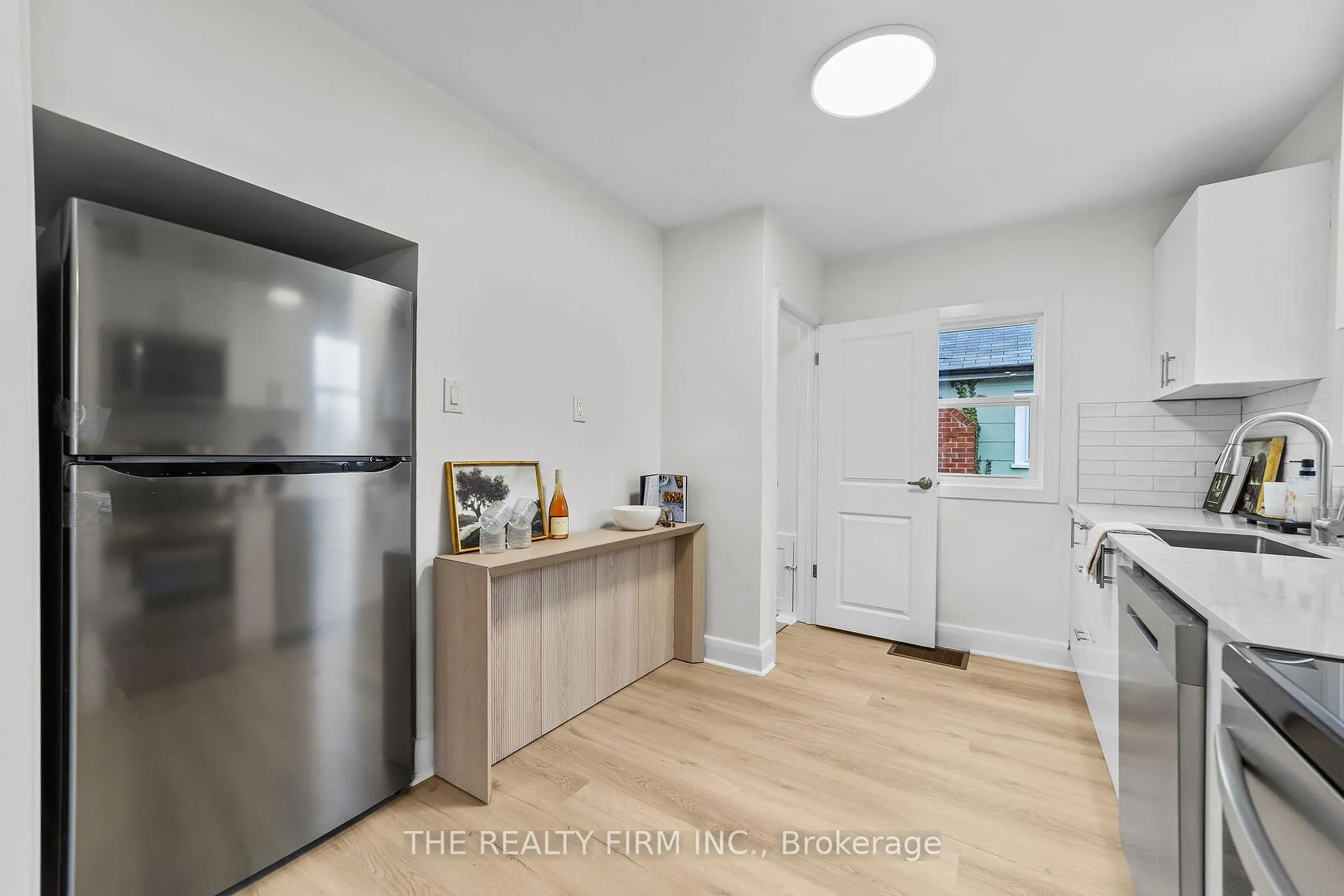 Photo 11 of 271 Herkimer Street, London, South H — HOMEH