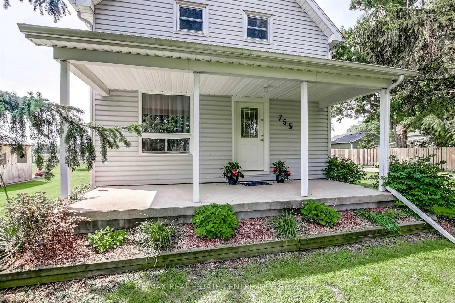 Photo 3 of 755 Chippawa Road, Port Colborne, Bethel — HOMEH