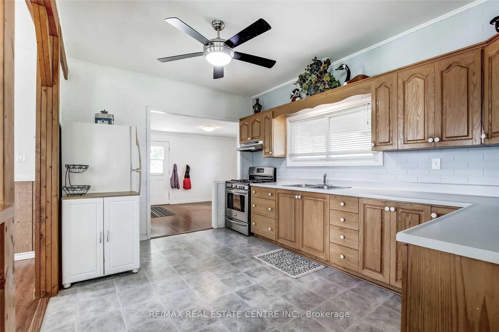Photo 5 of 755 Chippawa Road, Port Colborne, Bethel — HOMEH