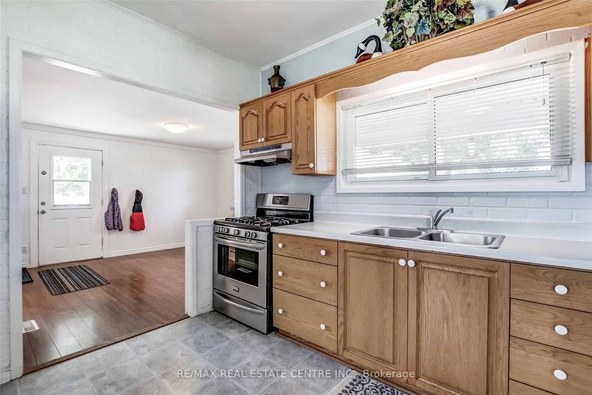 Photo 8 of 755 Chippawa Road, Port Colborne, Bethel — HOMEH