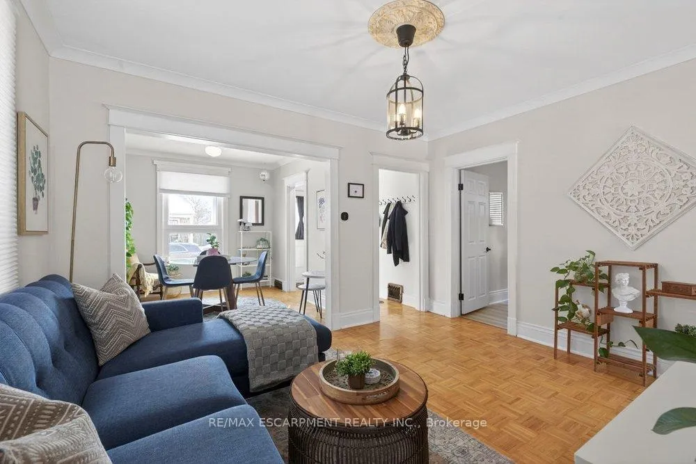 Photo 5 of 19 Huxley Avenue N, Hamilton, Crown Point — HOMEH