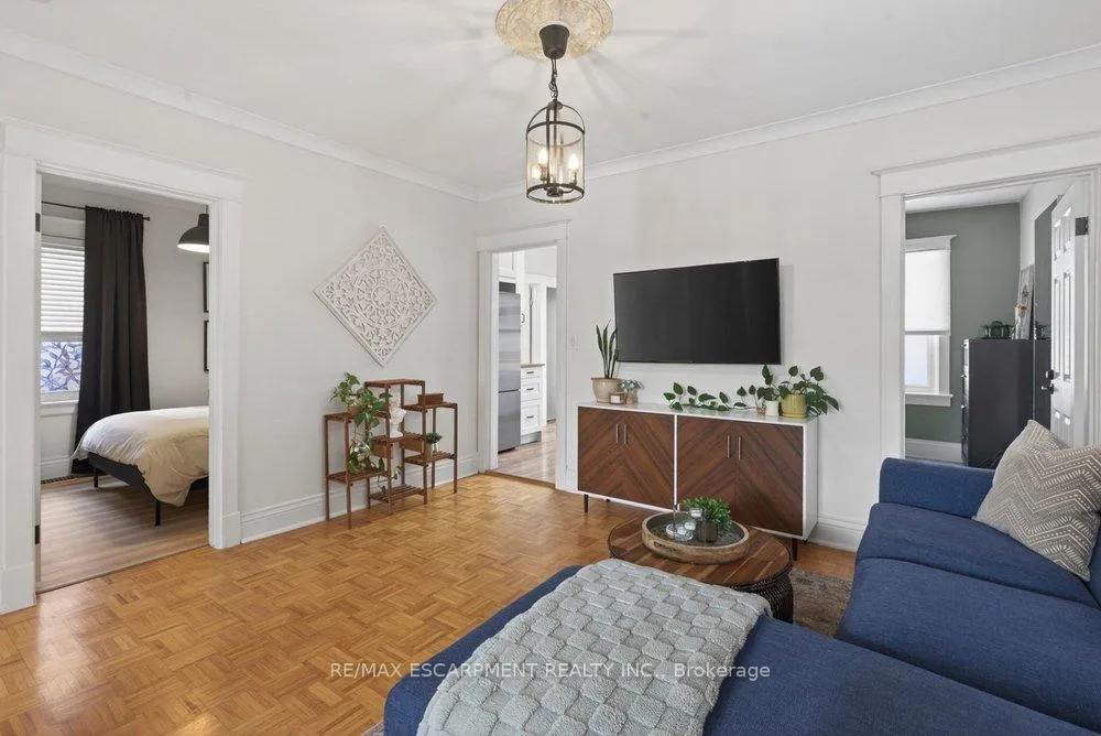 Photo 8 of 19 Huxley Avenue N, Hamilton, Crown Point — HOMEH