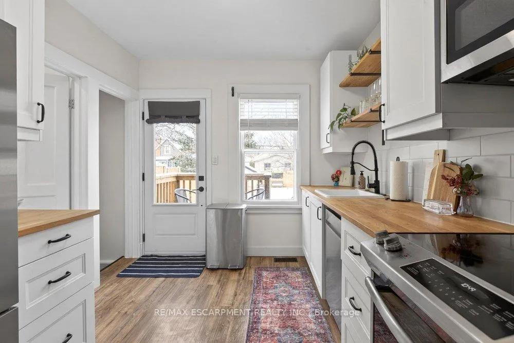 Photo 10 of 19 Huxley Avenue N, Hamilton, Crown Point — HOMEH