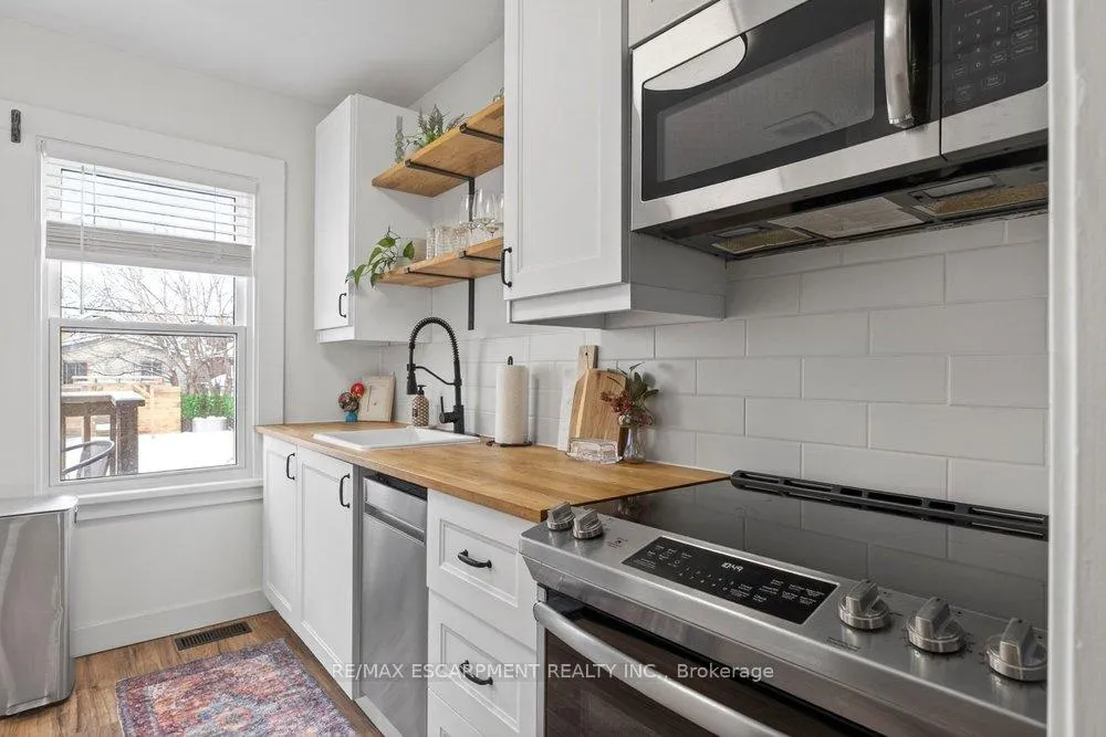 Photo 11 of 19 Huxley Avenue N, Hamilton, Crown Point — HOMEH