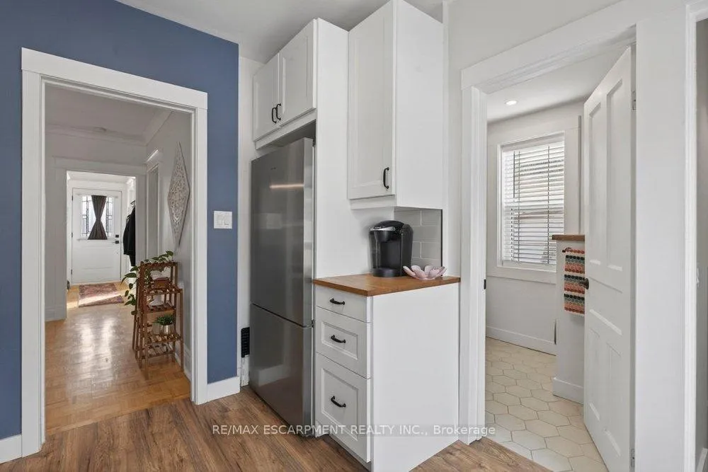 Photo 12 of 19 Huxley Avenue N, Hamilton, Crown Point — HOMEH