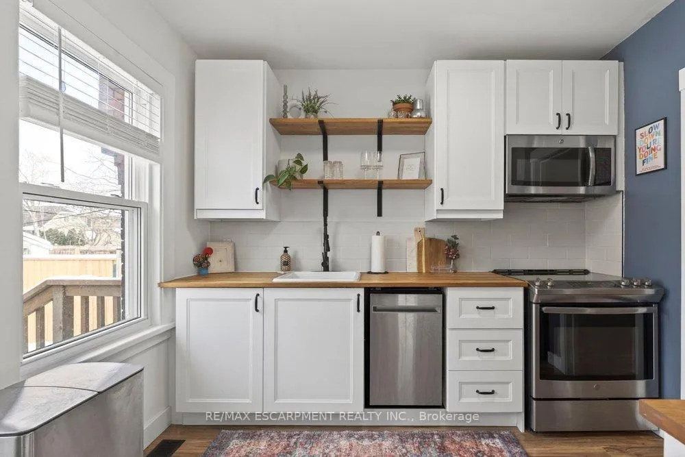 Photo 14 of 19 Huxley Avenue N, Hamilton, Crown Point — HOMEH