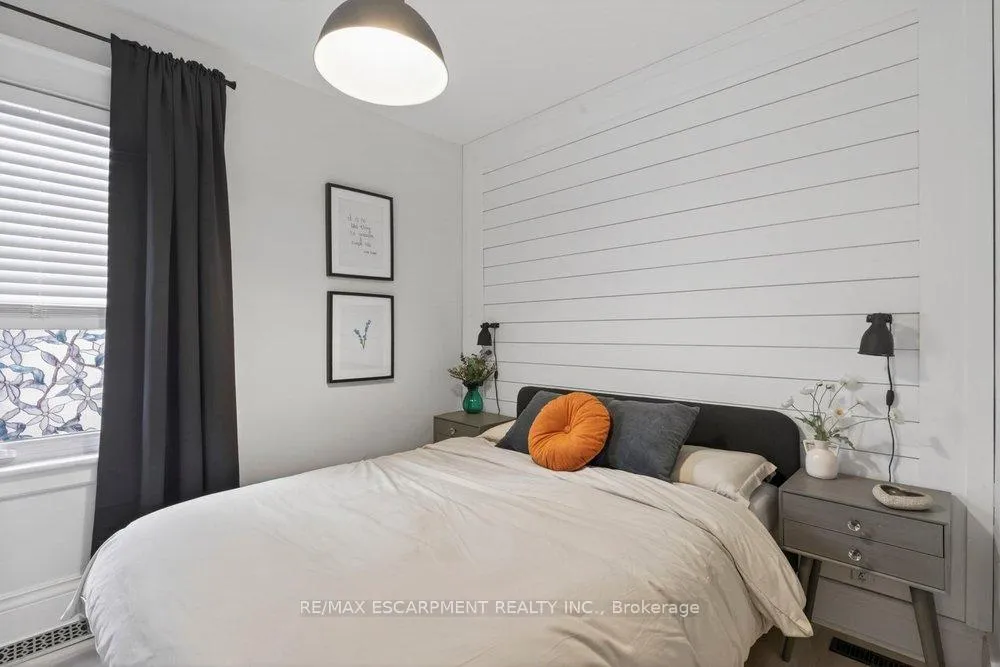 Photo 16 of 19 Huxley Avenue N, Hamilton, Crown Point — HOMEH
