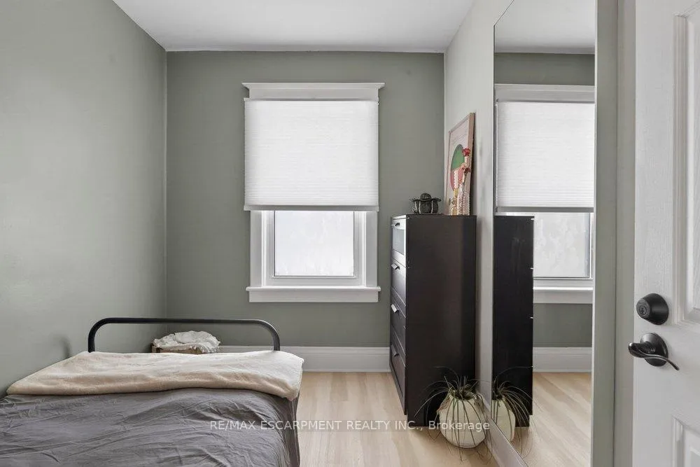 Photo 19 of 19 Huxley Avenue N, Hamilton, Crown Point — HOMEH