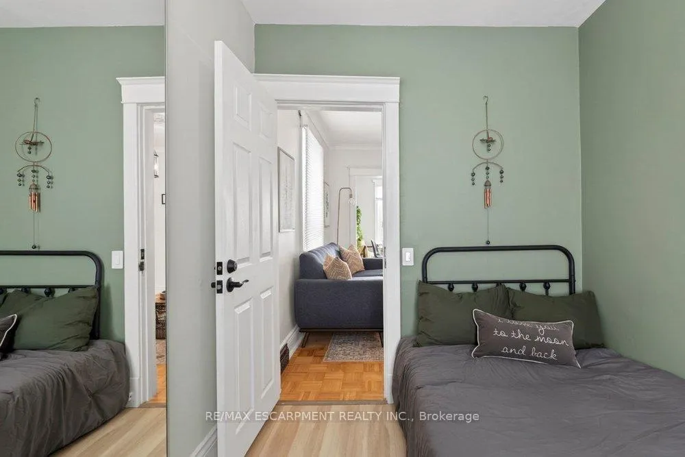 Photo 20 of 19 Huxley Avenue N, Hamilton, Crown Point — HOMEH