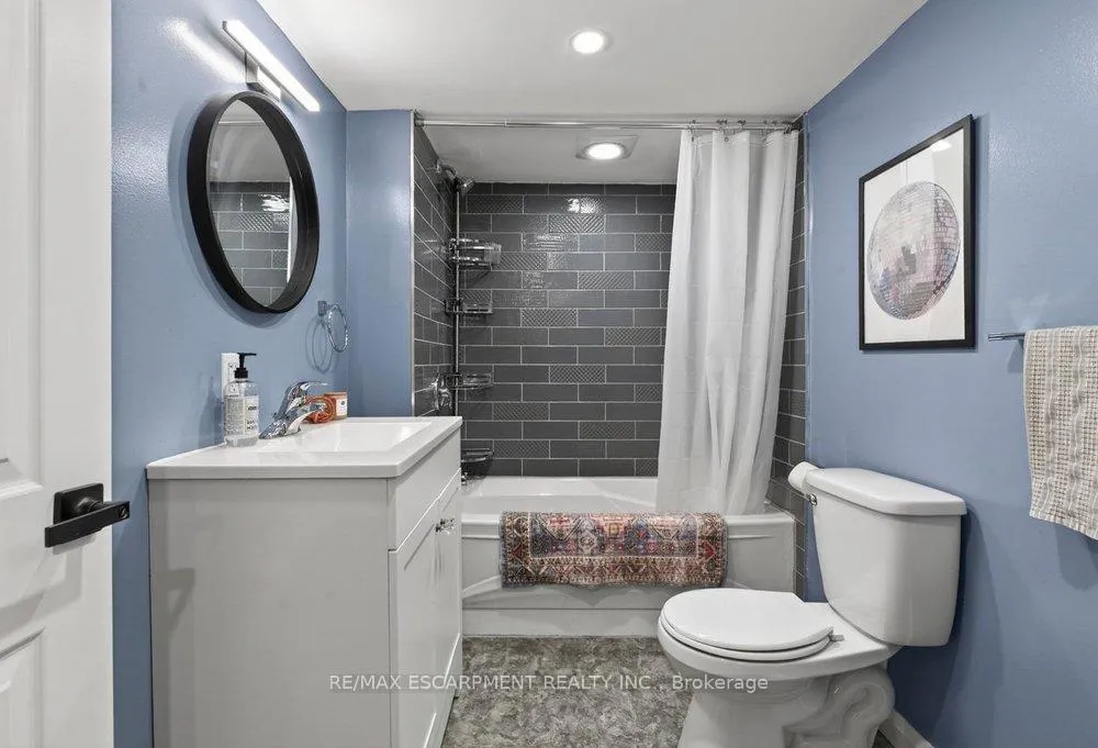 Photo 24 of 19 Huxley Avenue N, Hamilton, Crown Point — HOMEH