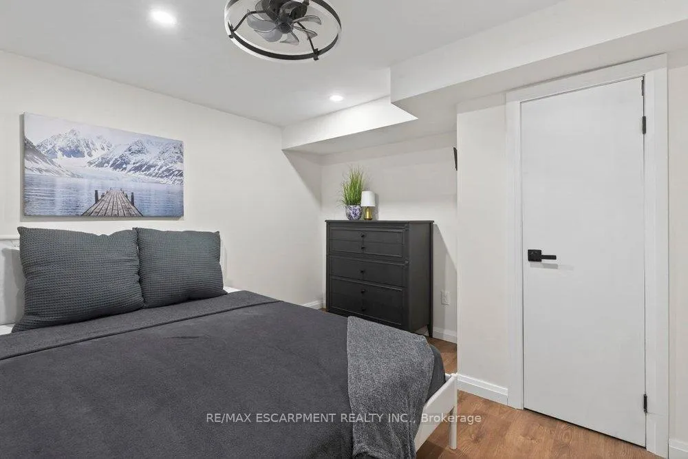 Photo 25 of 19 Huxley Avenue N, Hamilton, Crown Point — HOMEH