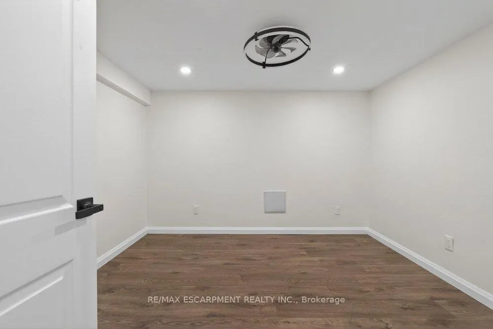 Photo 26 of 19 Huxley Avenue N, Hamilton, Crown Point — HOMEH