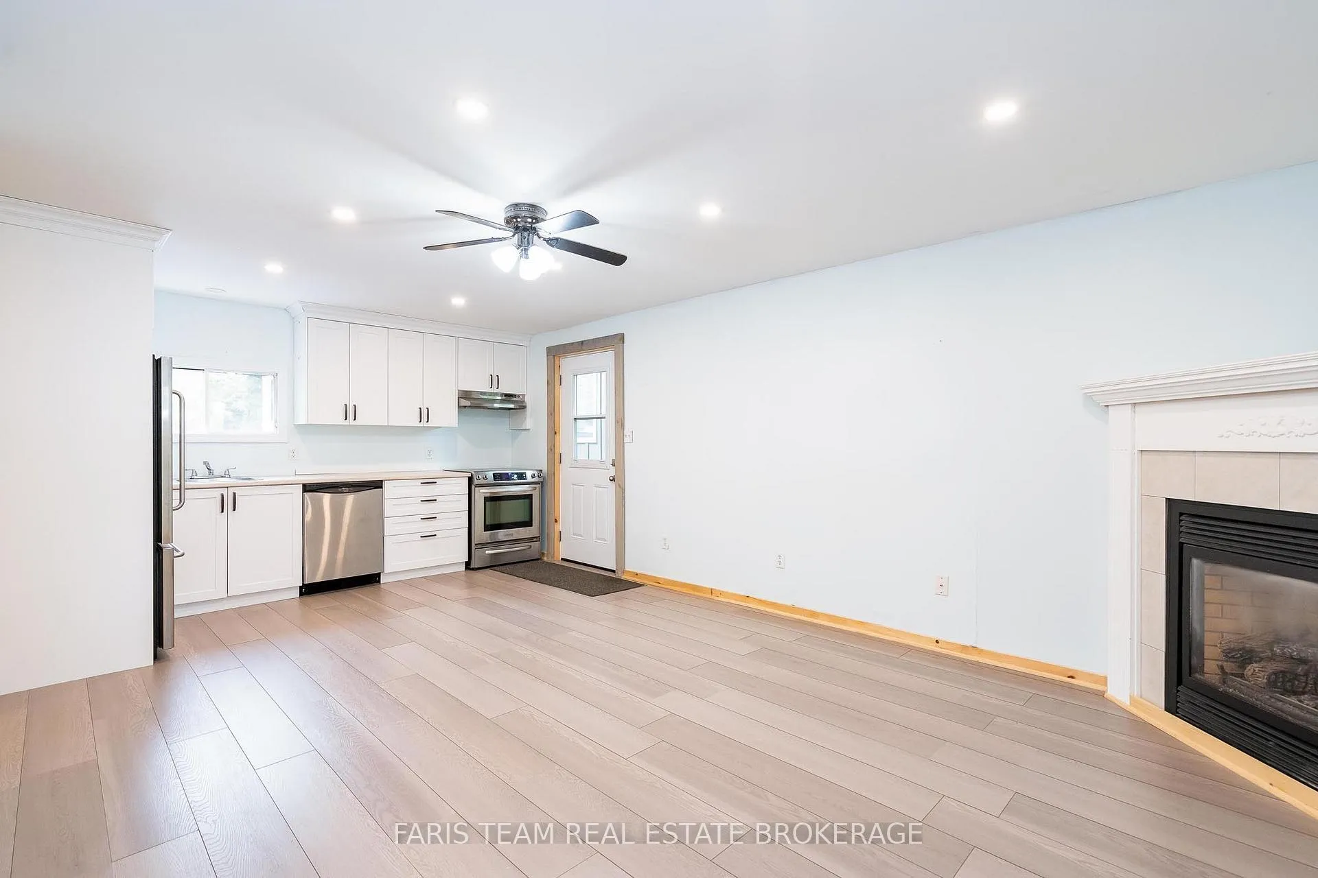 Photo 34 of 3 John Drive, Innisfil, Cookstown — HOMEH