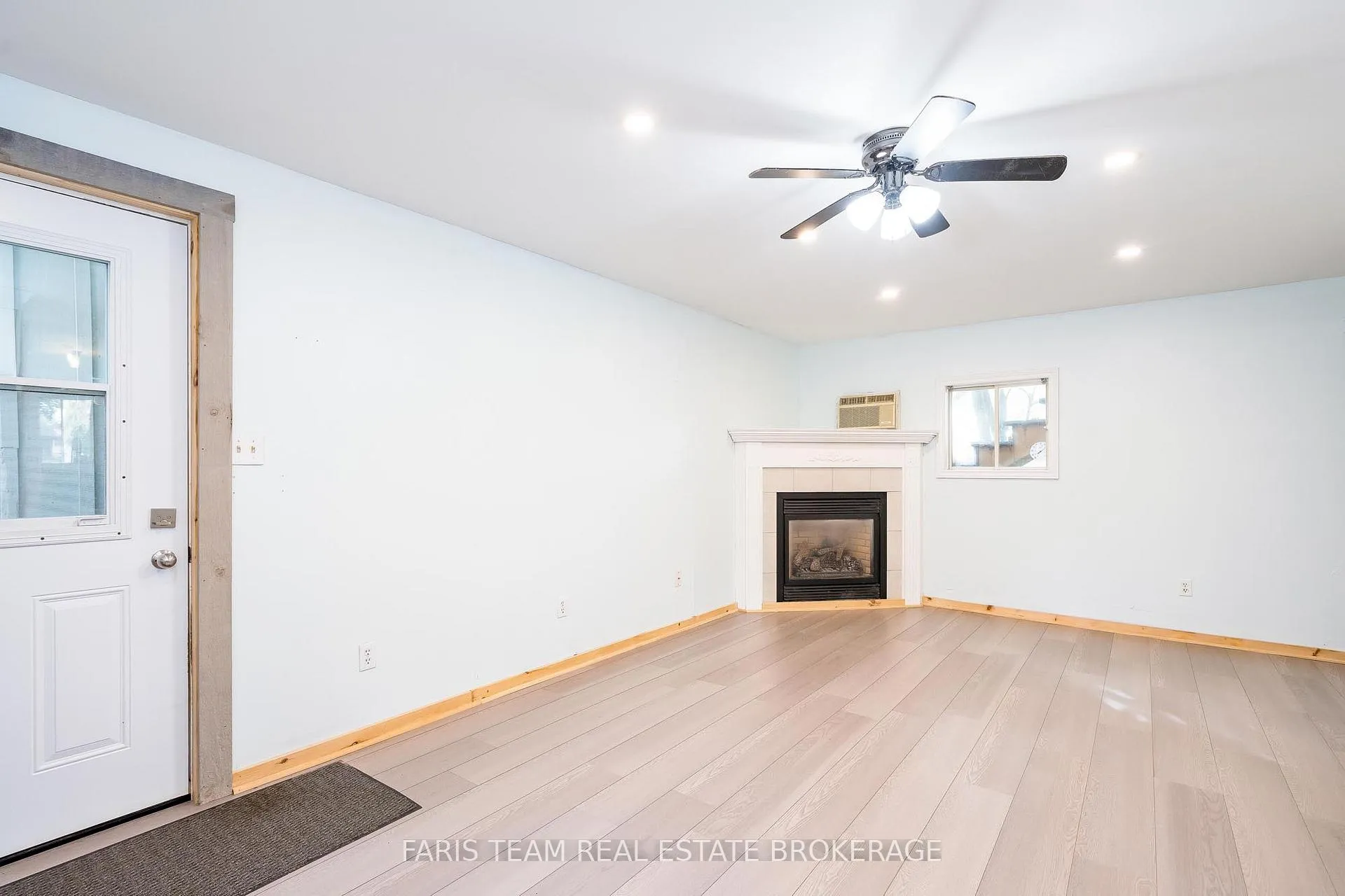 Photo 35 of 3 John Drive, Innisfil, Cookstown — HOMEH
