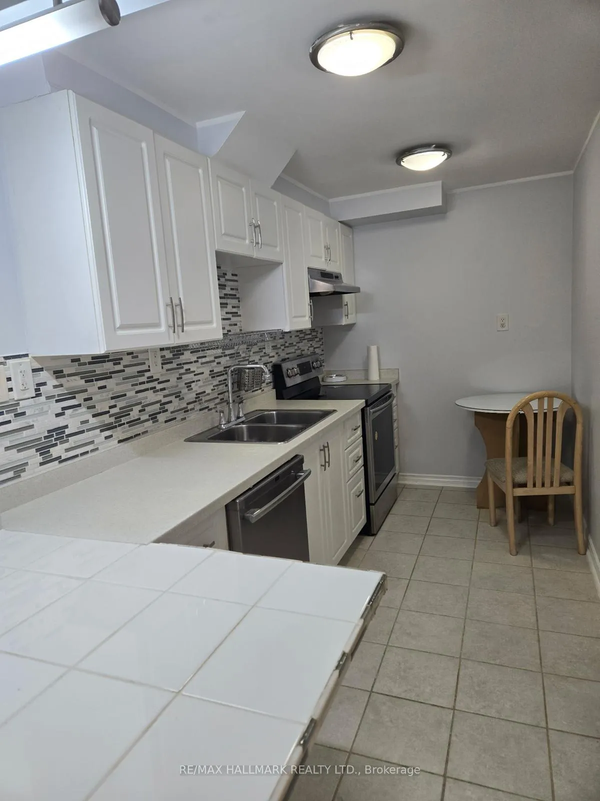 Photo 8 of 2 Lady Loretta Lane, Vaughan, Patterson — HOMEH