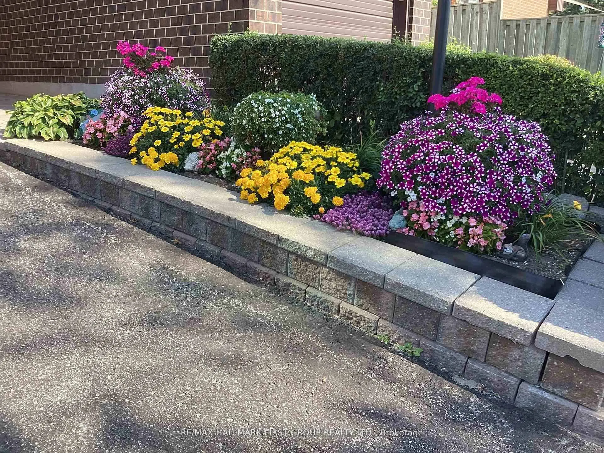Photo 25 of 28 Jenkins Lane, Ajax, South East — HOMEH