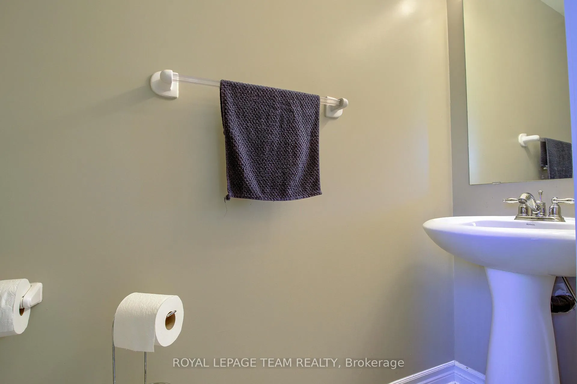 Photo 4 of 2092 Madrid Avenue, Ottawa, Barrhaven - Heritage Park — HOMEH