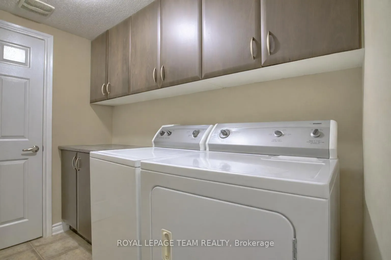Photo 5 of 2092 Madrid Avenue, Ottawa, Barrhaven - Heritage Park — HOMEH