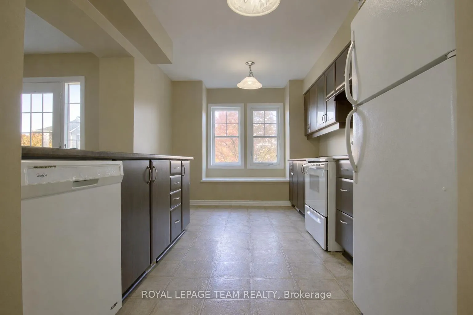 Photo 9 of 2092 Madrid Avenue, Ottawa, Barrhaven - Heritage Park — HOMEH