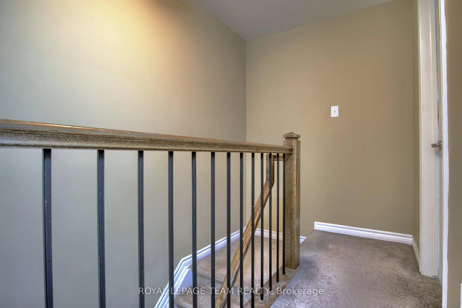 Photo 11 of 2092 Madrid Avenue, Ottawa, Barrhaven - Heritage Park — HOMEH