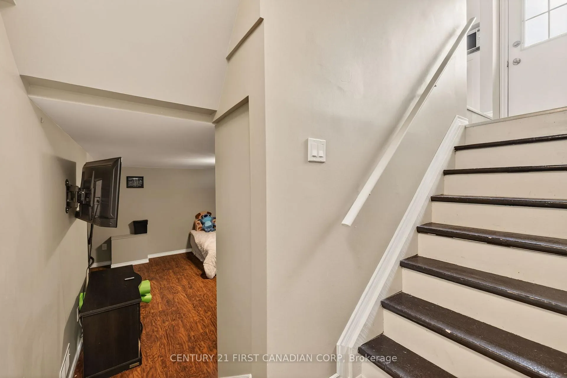 Photo 28 of 75 Mendip Crescent, London, South Y — HOMEH