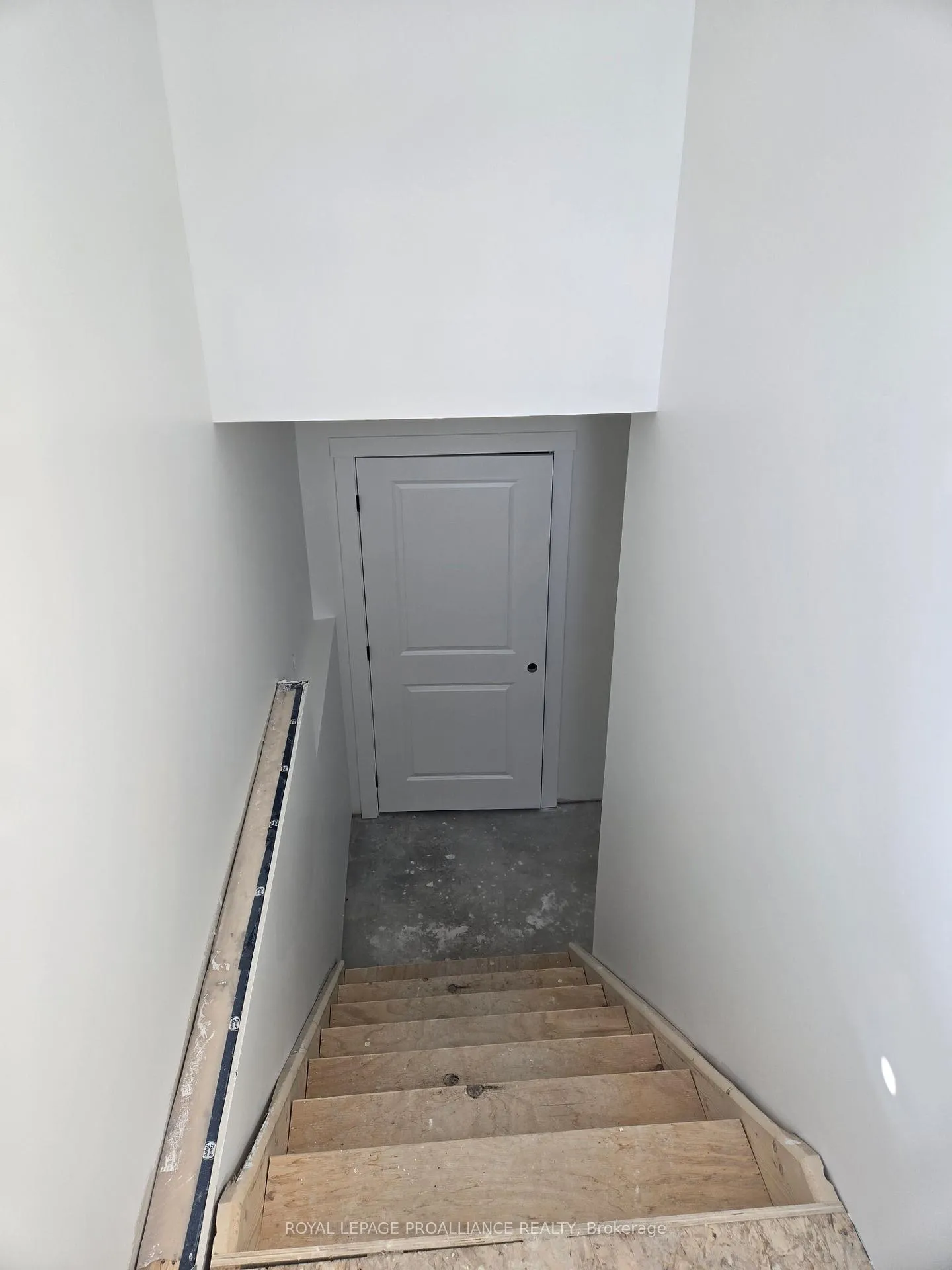 Photo 2 of Unit 3, 92 Lywood Street, Belleville, Thurlow Ward — HOMEH