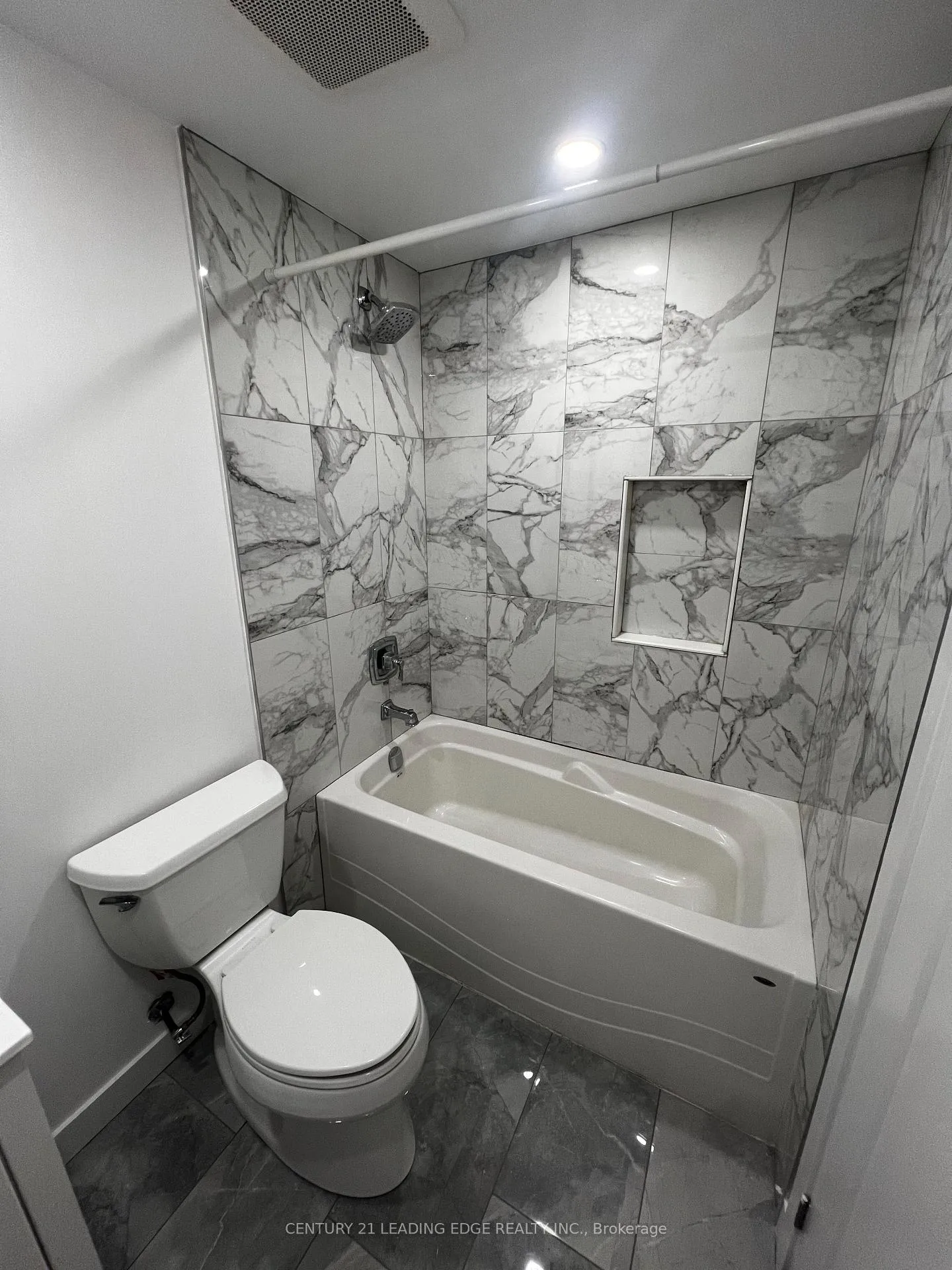 Photo 5 of Unit Unit A, 1375 Bathurst Street, Toronto, Casa Loma — HOMEH